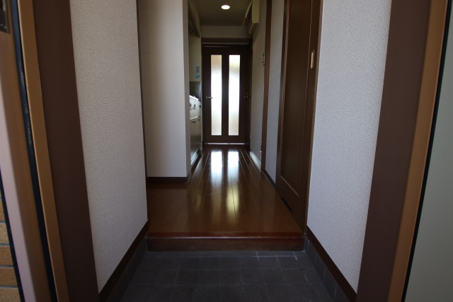 玄関　※別室の参考写真の為、現況優先です。