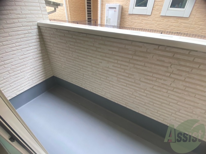 バルコニー　バルコニーはコチラです。長さも幅もちょうどいい広さですね。