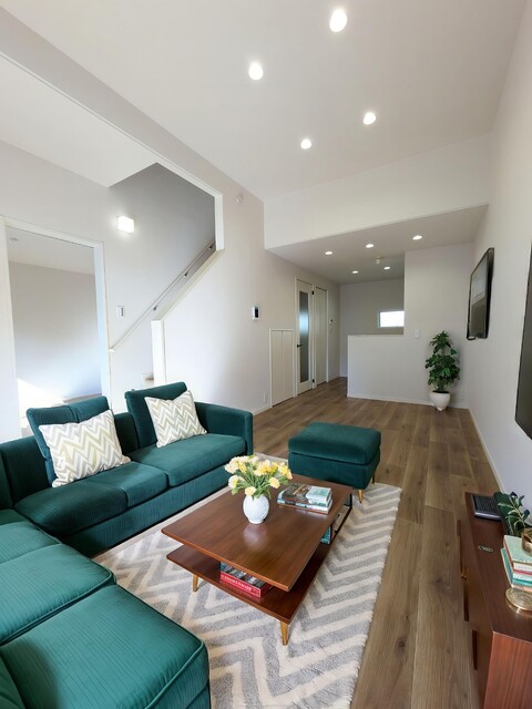 居室・リビング　画像は実際の写真にＣＧ加工（家具や調度品の削除や合成）を加え