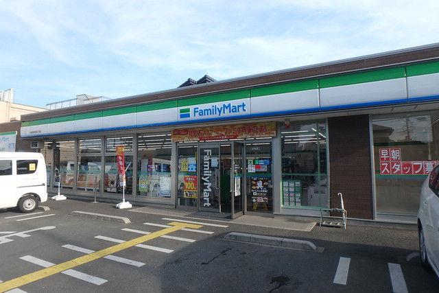 コンビニ　ファミリーマート砂新田四丁目店（コンビニ）まで900m