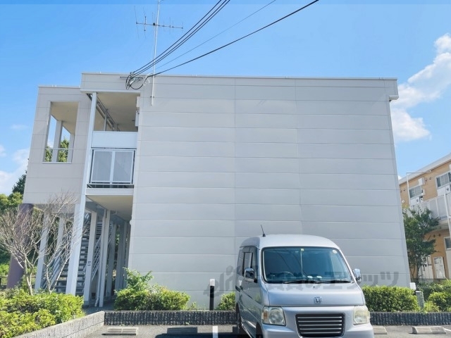 レオパレス山田池リバーサイドの外観写真