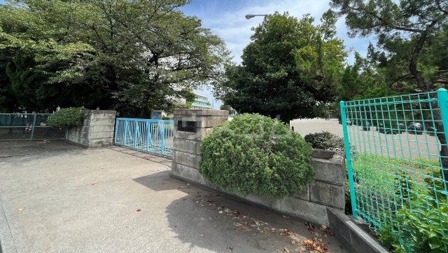 小学校　上新井小学校（小学校）まで583m