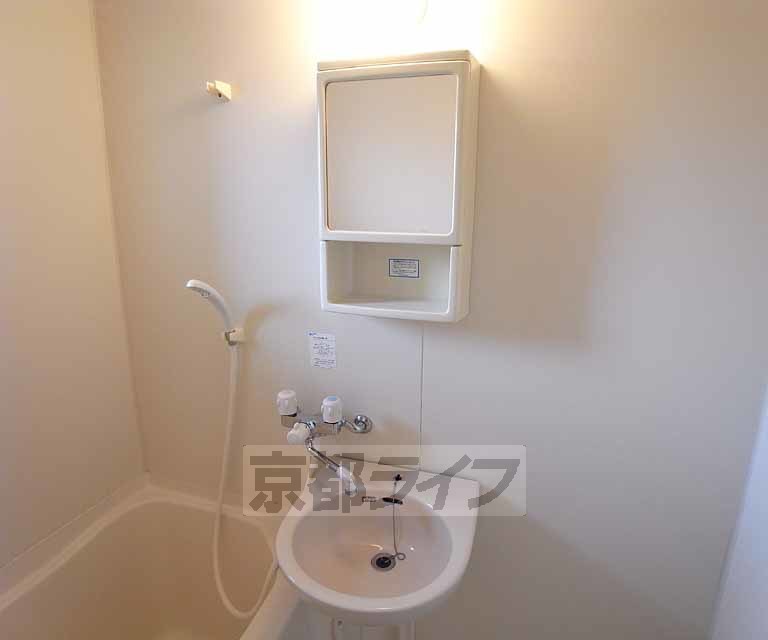 洗面設備　きれいな洗面台です