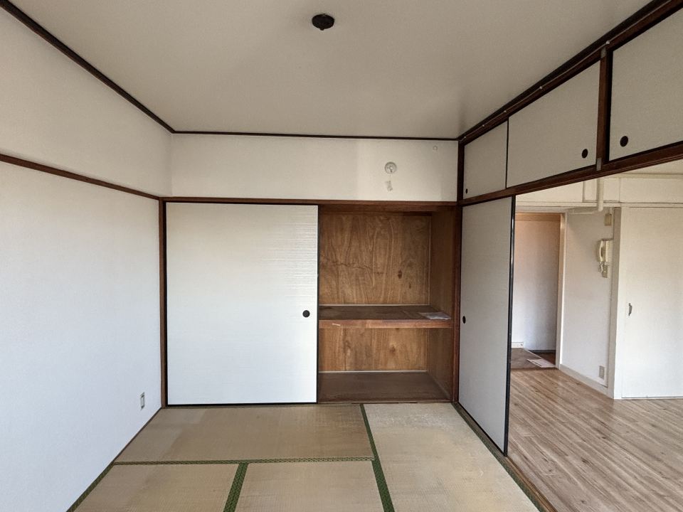 その他部屋・スペース　ベランダ側の和室６．０畳（畳交換します）