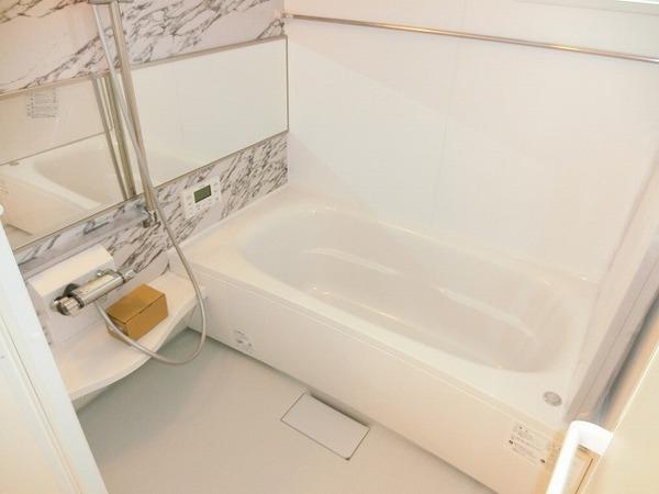 バス・シャワールーム　大型浴槽！