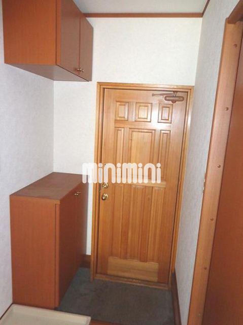 玄関　下駄箱付きです。