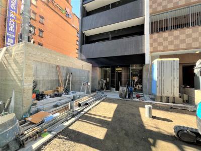 エントランス　画像は２０１のものです。実際には反転した間取りです。