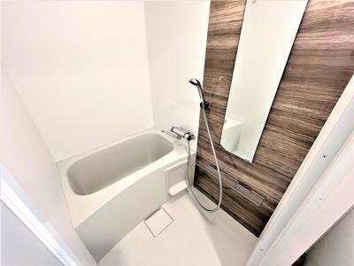 バス・シャワールーム　画像は２０１のものです。実際には反転した間取りです。