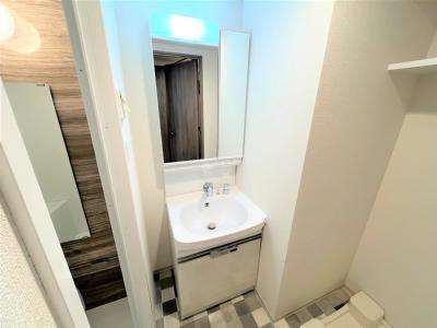 洗面設備　画像は２０１のものです。実際には反転した間取りです。