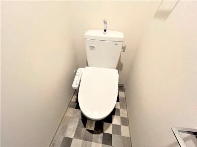 トイレ　画像は２０１のものです。実際には反転した間取りです。