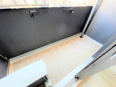 バルコニー　画像は２０１のものです。実際には反転した間取りです。