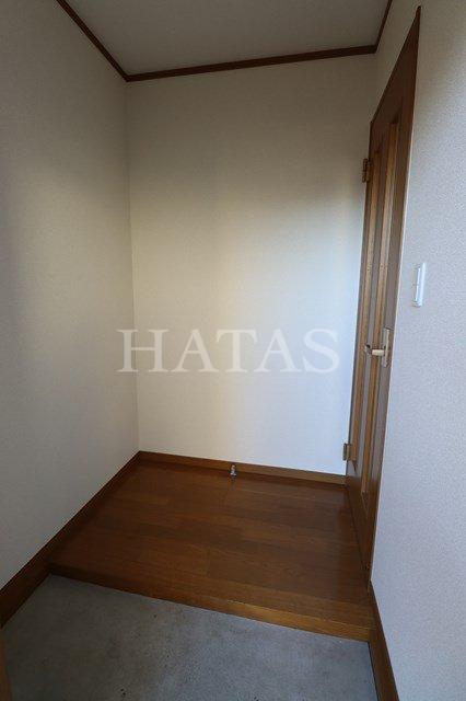 玄関　同物件別部屋です。