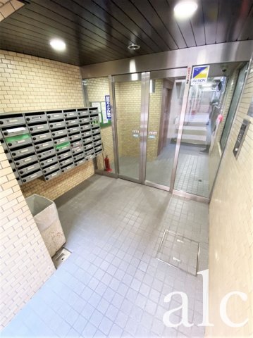 エントランス　建物の内部です