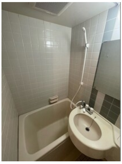 バス・シャワールーム　コンパクトで使いやすいお風呂です