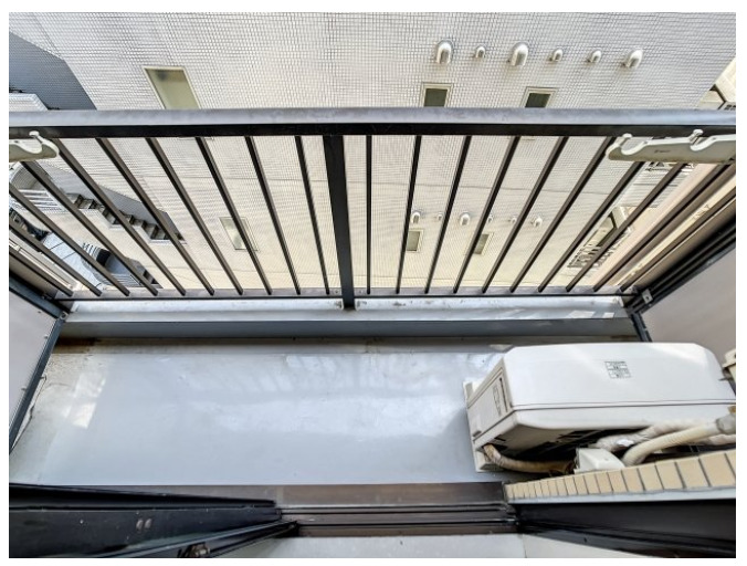 バルコニー　暖かな日差しのふりそそぐバルコニー