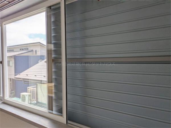 セキュリティ　雨戸