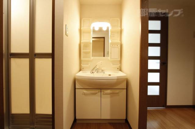 洗面設備　※１０５号室内装写真参照