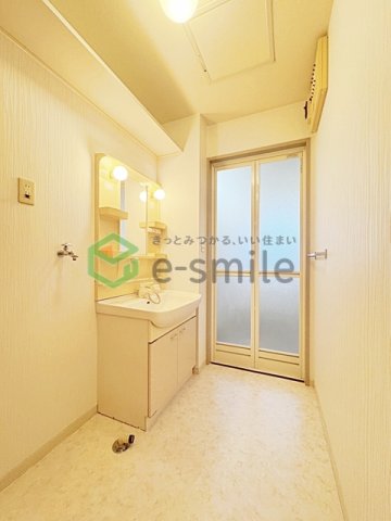 洗面設備　コンパクトで使いやすい洗面所