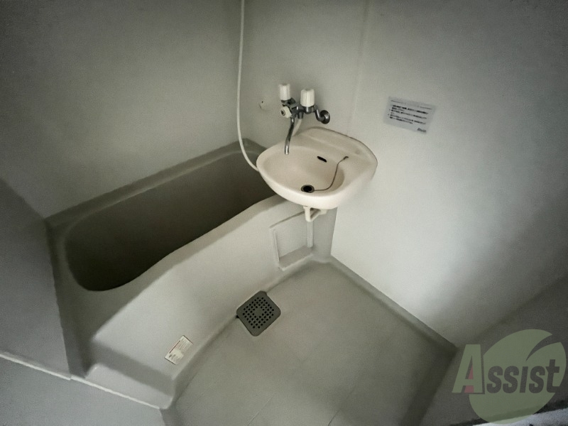 バス・シャワールーム　コチラで日々の疲れを癒し、リラックスしてください