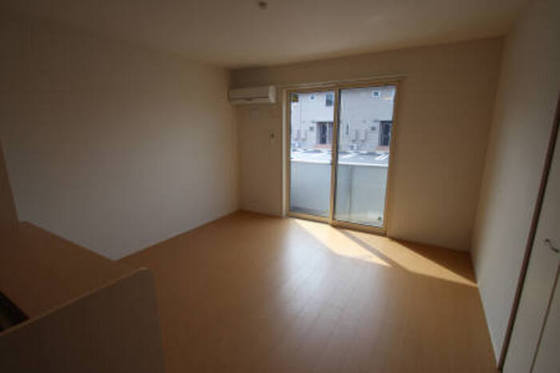 居室・リビング　※他号室の写真です