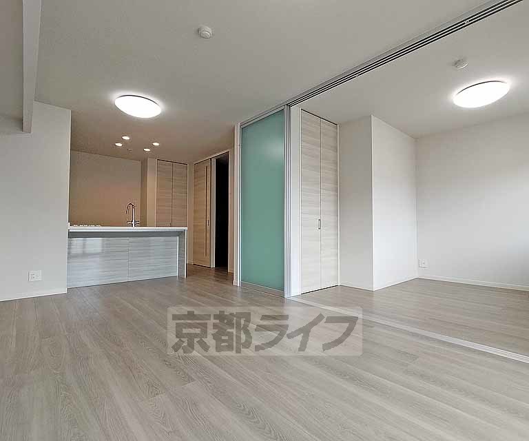 居室・リビング　２０２５年築、阪急西京極駅から徒歩５分の物件です！