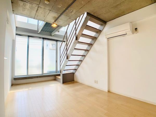 居室・リビング　こちらのリビングで趣味の時間をお楽しみください