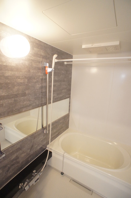 バス・シャワールーム　浴室乾燥機・追焚機能付バス♪時間がずれても安心ですね！