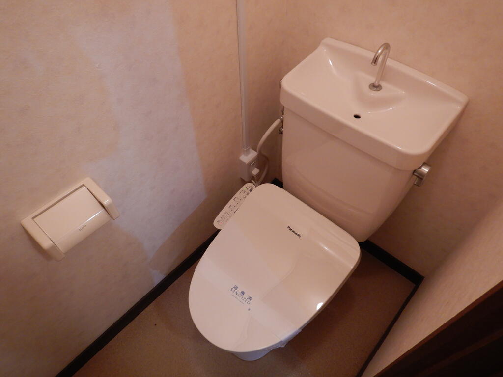 トイレ　※間取り反転になります。