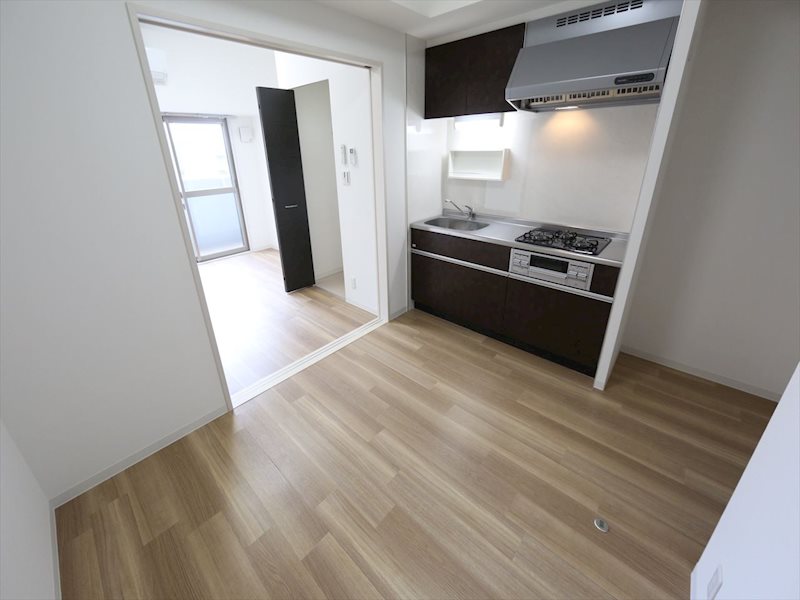 居室・リビング　ＤＫ6.2帖　洋室7.3帖と繋げても仕切っても使えます