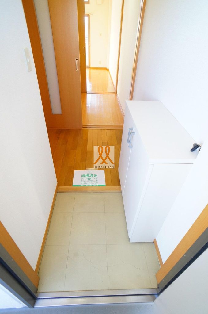 玄関　他号室。参考写真