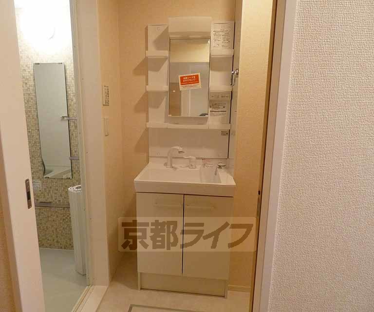 洗面設備　新築でキレイです。