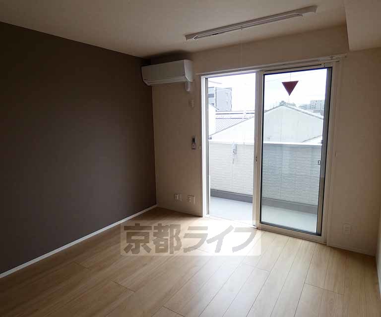 居室・リビング　新築でキレイです。