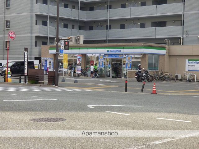 コンビニ　ファミリーマート（コンビニ）まで730m