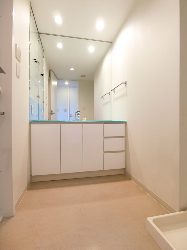 洗面設備　独立洗面台です！脱衣スペースも広いです！