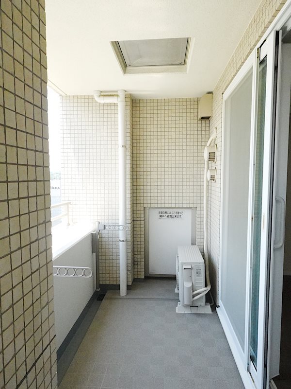 バルコニー　南西向きで洗濯物もよく乾きます！