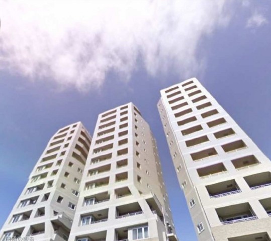 建物外観　聖蹟桜ヶ丘駅から徒歩４分！３頭のうちの中央の棟の１１階です。