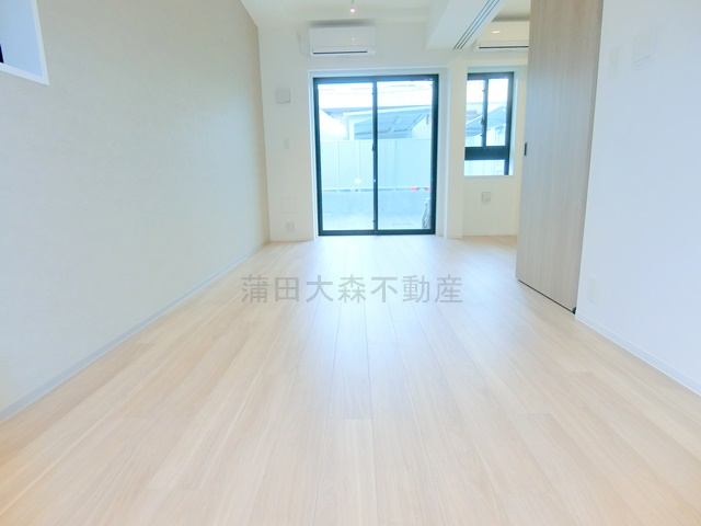 居室・リビング　床暖房付きLDK13.7帖　カウンターキッチンのリビングダイ