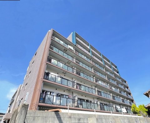 建物外観　南向きのしっかりとした建物