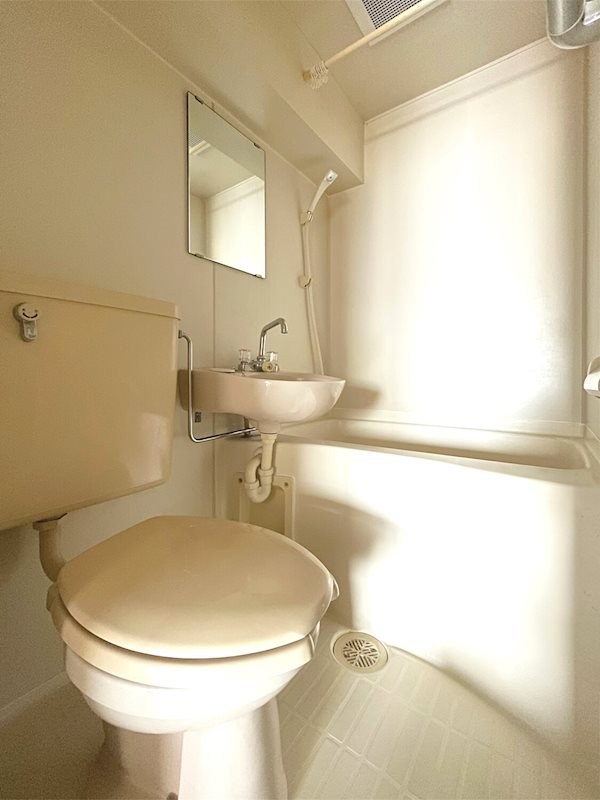 バス・シャワールーム　※別タイプの参考画像になります。