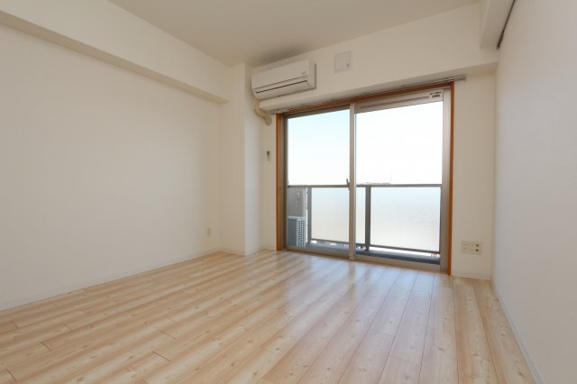 居室・リビング　参考写真（同物件別部屋）