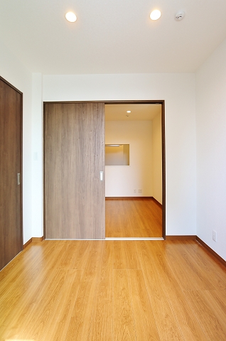 その他部屋・スペース　広々空間の寝室です