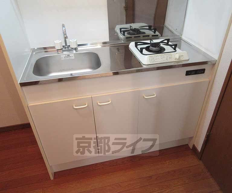 キッチン　単身向けのコンパクトキッチンです。