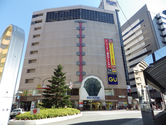 ショッピングセンター　ジーユー京王八王子店（ショッピングセンター）まで619m