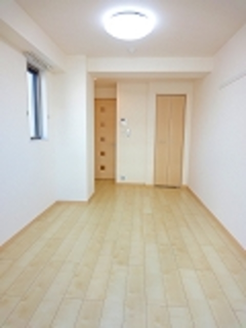 居室・リビング　室内