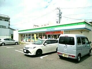 コンビニ　ファミリーマート　名北新沼町店（コンビニ）まで450m
