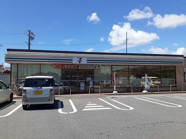 コンビニ　セブンイレブン碧南春日町3丁目（コンビニ）まで300m