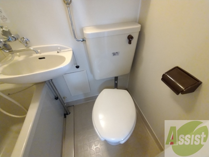 トイレ　こちらはトイレです。清潔感があり、安心して使用できます。