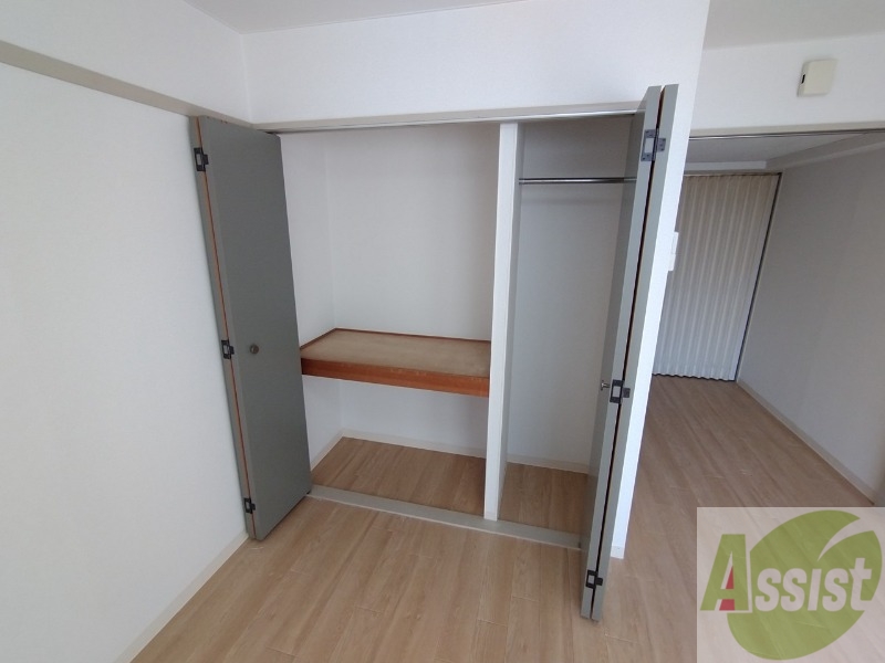 収納　クローゼットは奥行きもあり、荷物が多い方でも安心です。