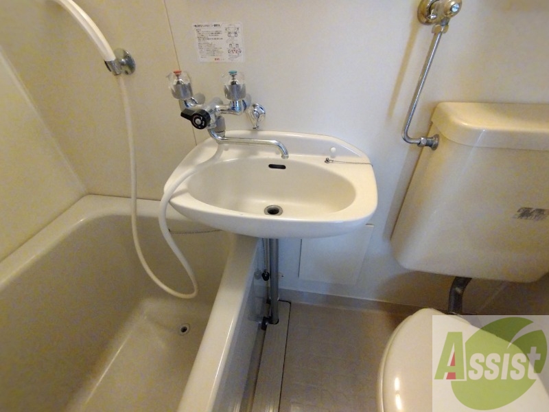 洗面設備　こちらに洗面台があります。朝の洗顔はこちらで。