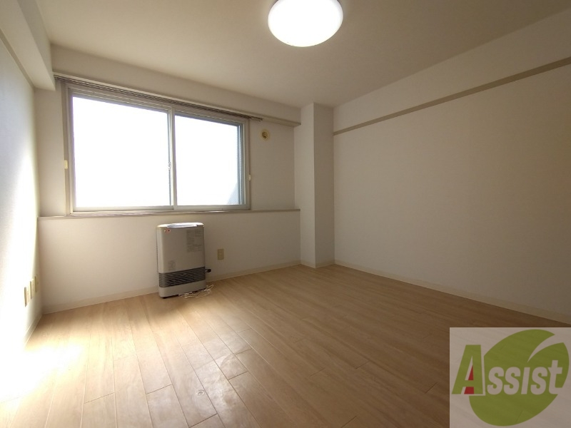 居室・リビング　リビングです。木目のフローリングが落ち着きますね。